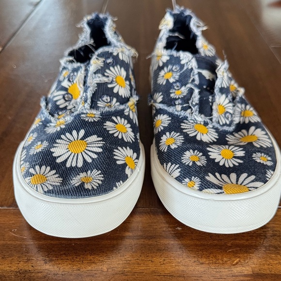 Rocket Dog Floral Denim Women Sneakers - Picture 3 of 8